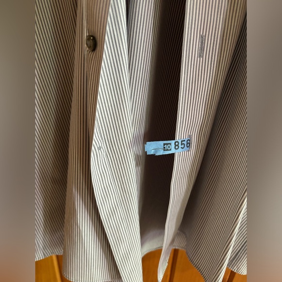 Van Heusen Men’s Bluish-Gray Short-Sleeve Button-Down Pinstripe Dress Shirt - Picture 6 of 7